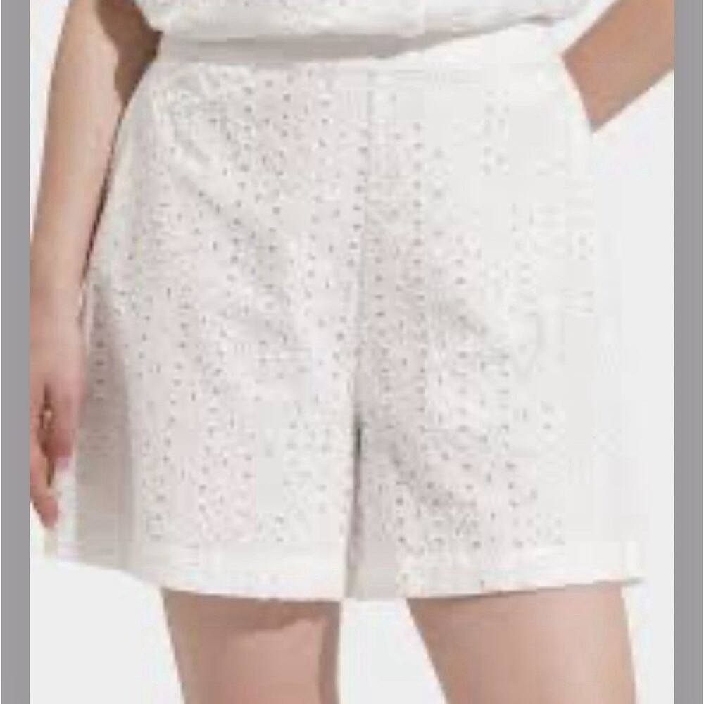 Dressbarn Size 18 Shirts White Eyelet Lacey Cotton Shorts 5" Mid Rise Pockets